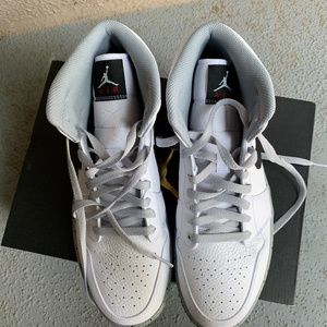 Men's Air Jordan 1 Mid Retro Basketball Shoes